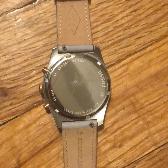 NEW Women’s Rose Gold Fossil Watch - Picture 4 of 6